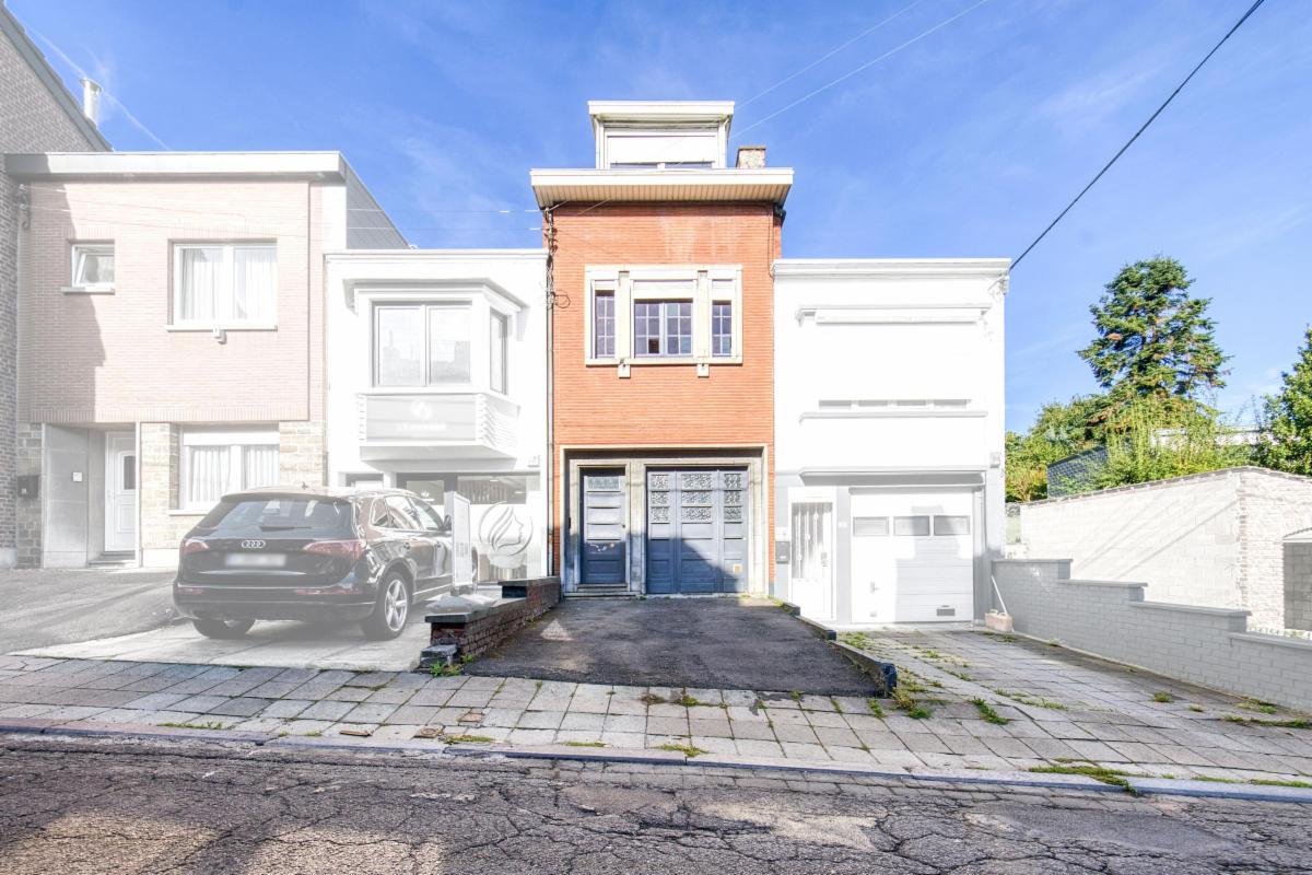 Agréable maison à rénover avec jardin et parking